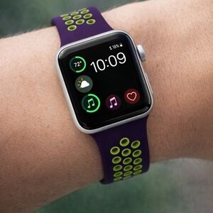 NWOT Apple Watch sports band (38/40)